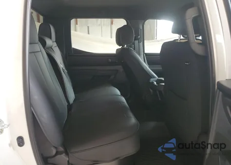 2025 Toyota Tundra Crewmax Sr z USA, uszkodzony, nr VIN 5TFKB5DB3SX309631